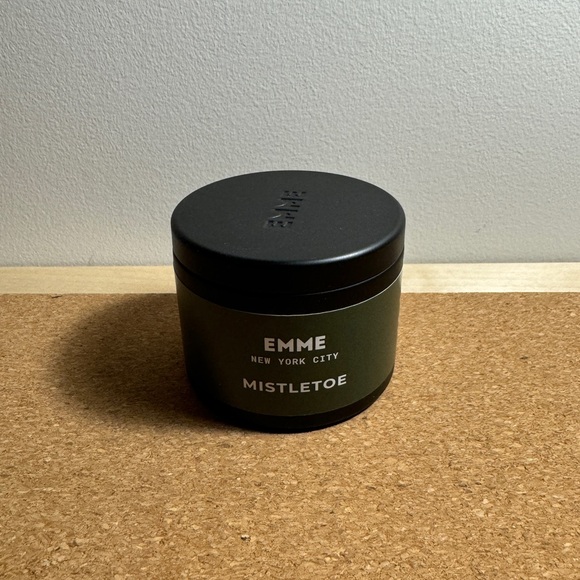EMME Mistletoe Candle Tin - Picture 1 of 1